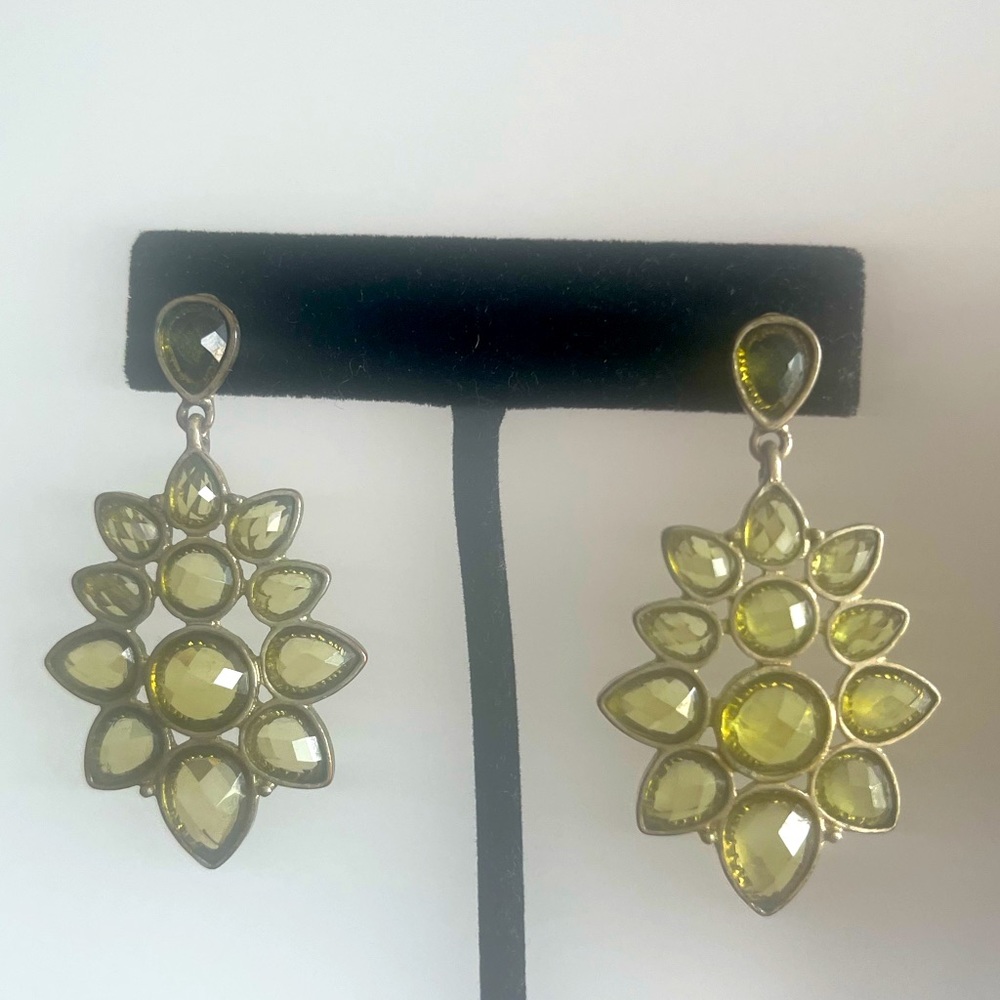 Light weight dangle earrings